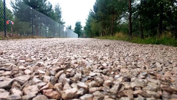 Ile tłucznia na podjazd? Oblicz dokładnie potrzebną ilość materiału