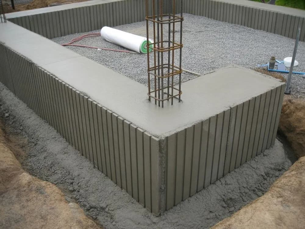 Jak zrobić fundament pod ogrodzenie, aby uniknąć problemów z trwałością