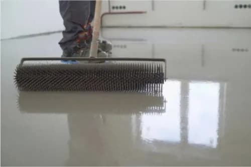 Jaka grubość wylewki na styropianie, aby uniknąć problemów?