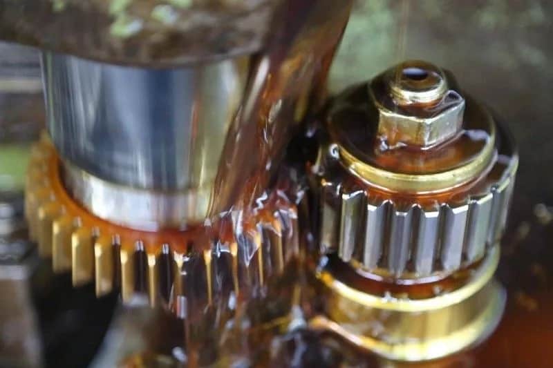 Co ile motogodzin wymiana oleju w koparce? Kluczowe informacje dla użytkowników