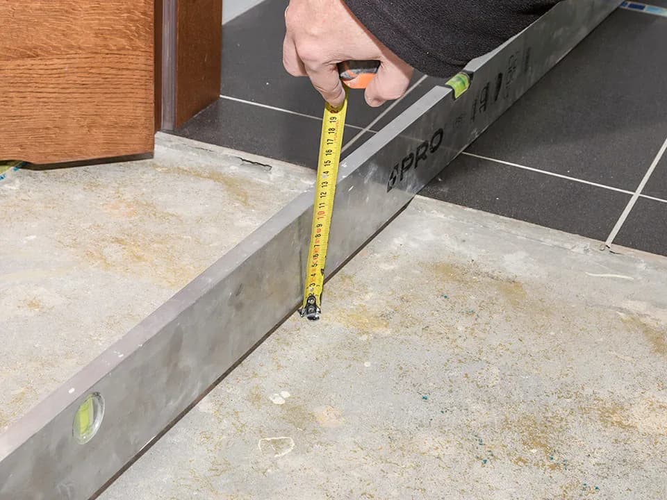 Jak zrobić wylewki podłogowe bez błędów - krok po kroku do sukcesu