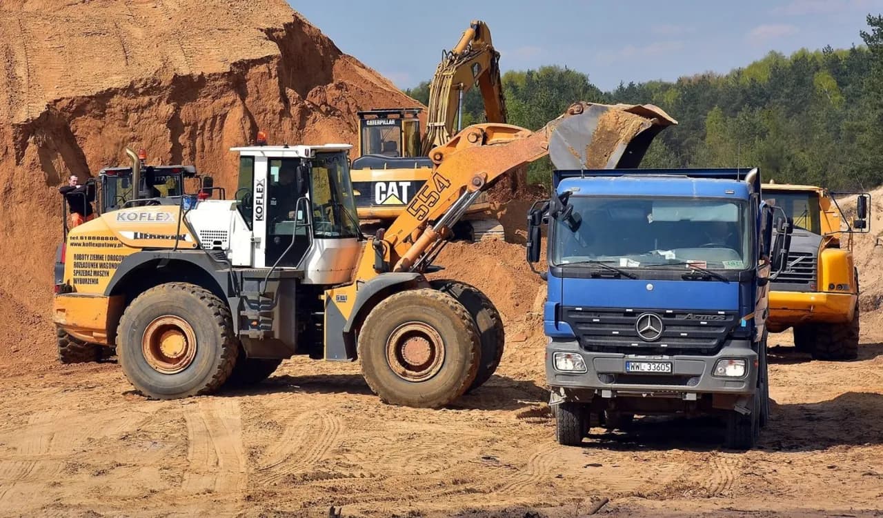 Czy na koparkę trzeba mieć prawo jazdy? Ważne informacje i wymagania