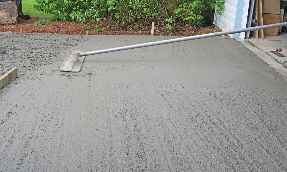 Jaka wylewka pod garaż blaszany zapewni trwałość i stabilność?