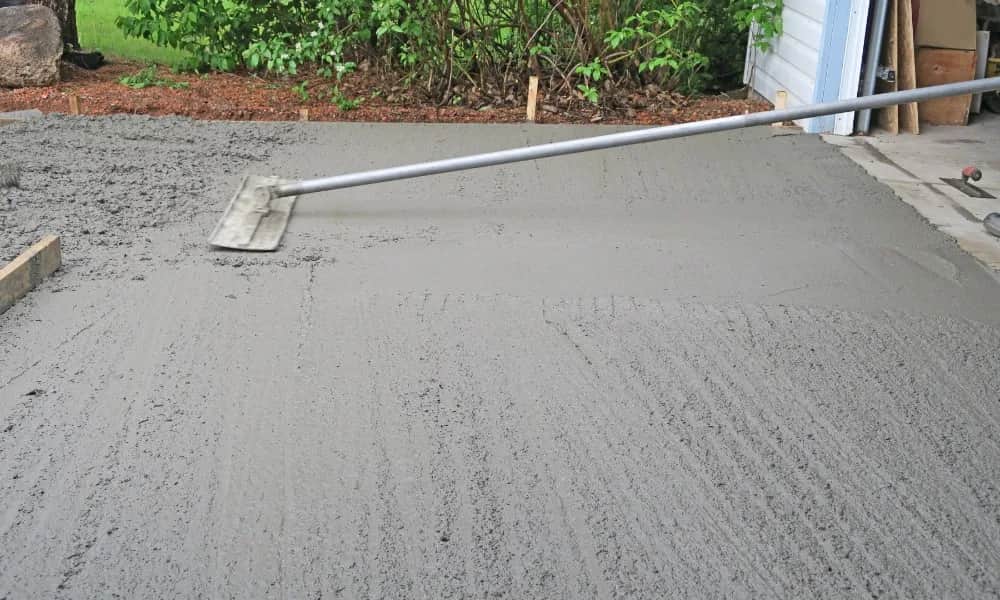 Jaka wylewka pod garaż blaszany zapewni trwałość i stabilność?