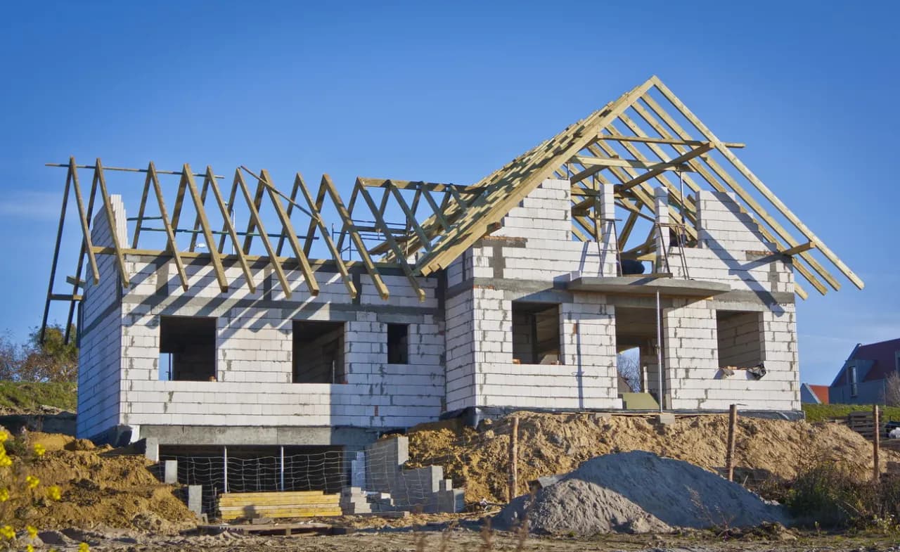 Ile kosztują pozwolenia na budowę domu? Zaskakujące wydatki, które musisz znać