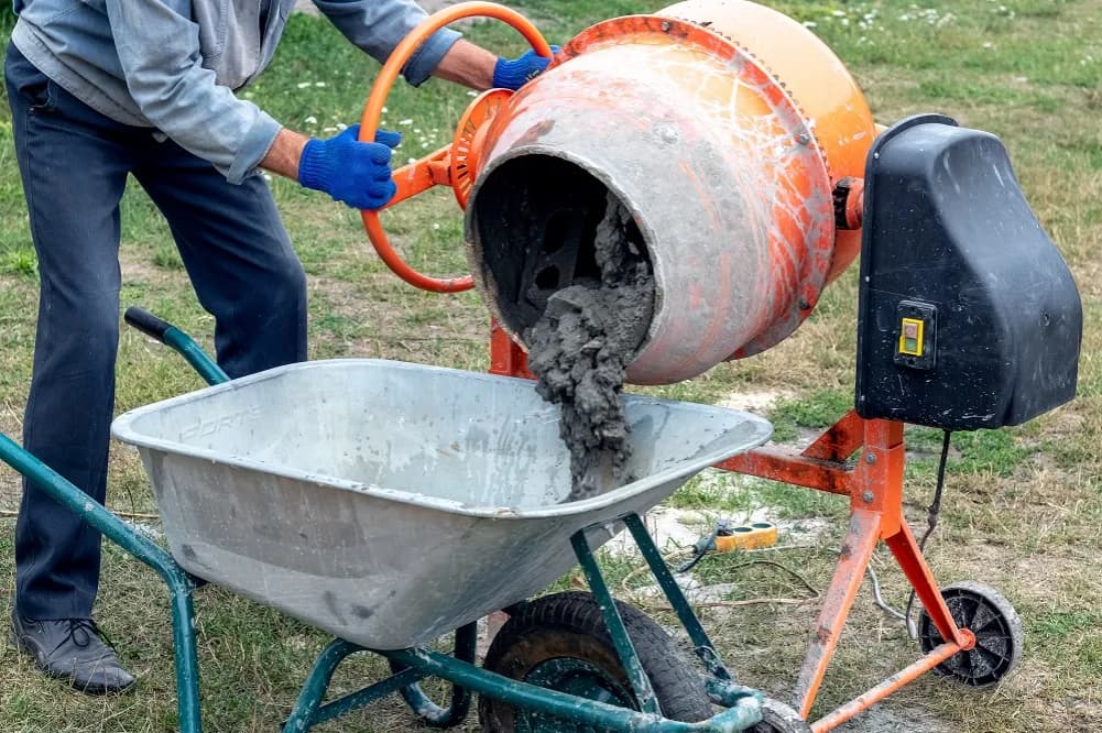 Idealna betoniarka na 25 kg cementu - uniknij błędów przy wyborze